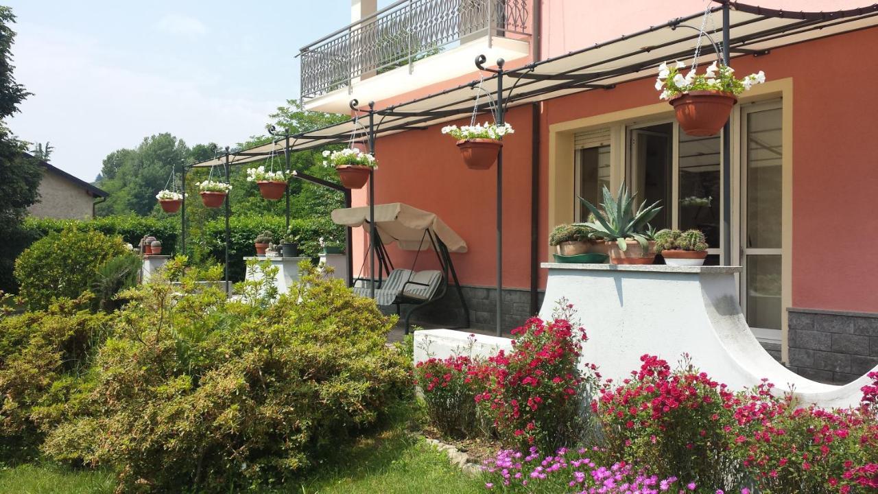 La Rosa Tra I Laghi B&B Meina Exterior photo